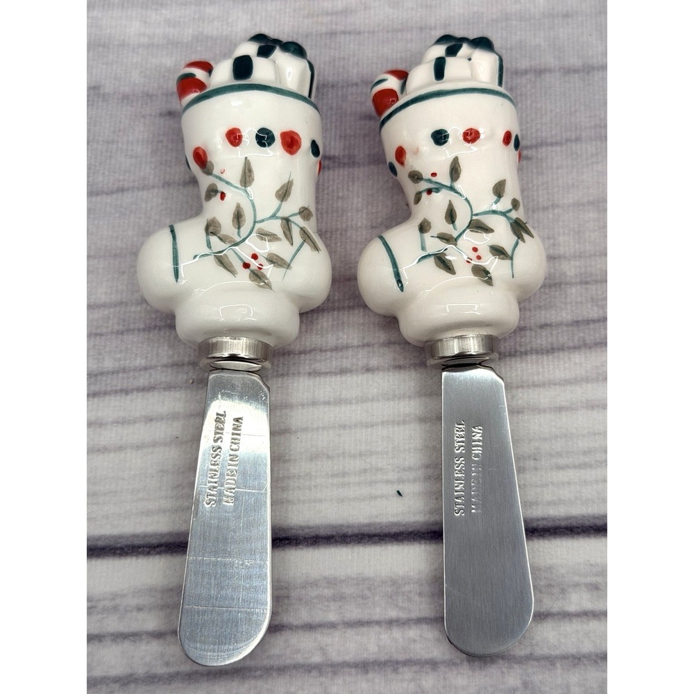 LOT OF 4 PFALTZGRAFF WINTERBERRY CHEESE SPREADERS - STOCKINGS / NUTCRACKERS - Picture 2 of 4